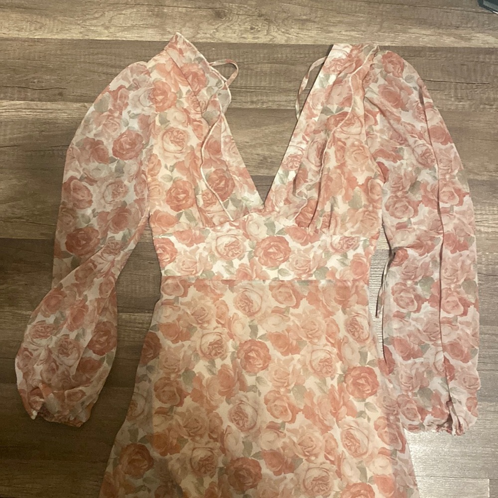 Floral rose dress very flowy and pretty never worn fast shipping